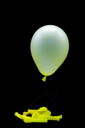 50 Mini Ballons ovales jaune fluo Ø13 cm